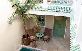 Riad Prive Chic 4 Chambres, Piscine Chauffee, Petit-Dejeuners, Proche Jemaa El-Fnaa